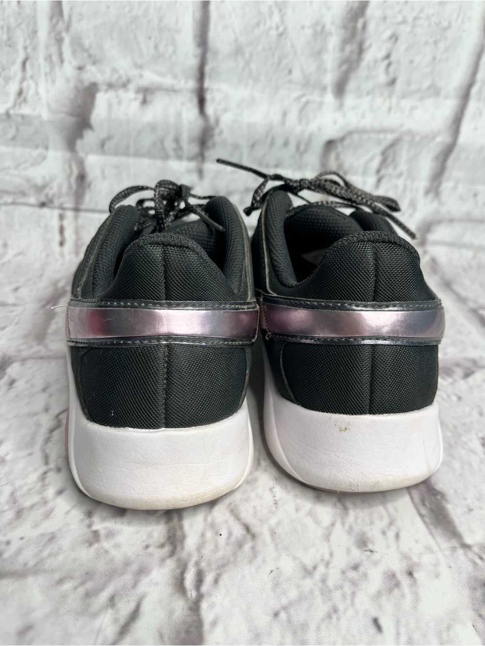 Nike Womens Legend Essential 2 Premium Black Lavander SZ 9 - Picture 2 of 5